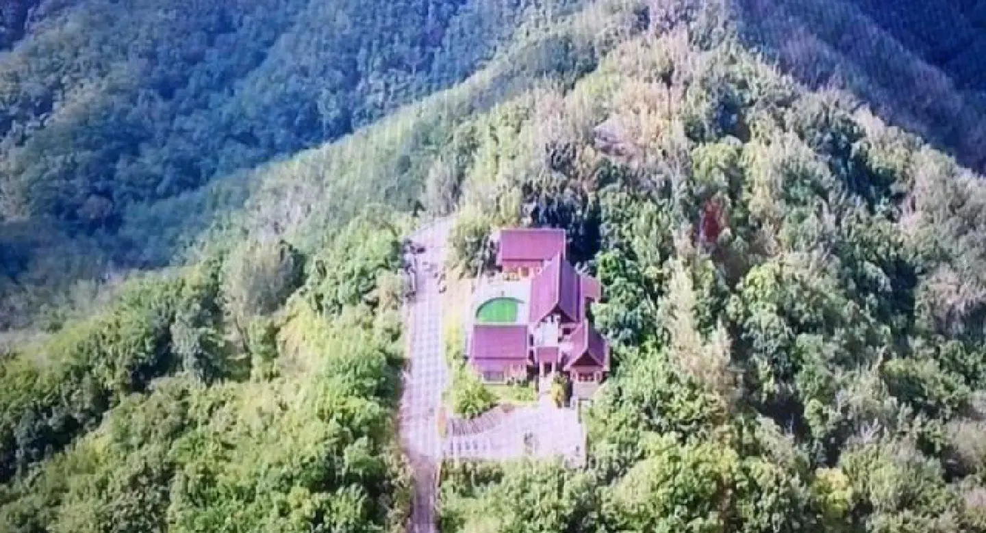 Two mountain mansions raided in Phang Nga in search for Dhammachayo Two mountain mansions raided in Phang Nga in search for Dhammachayo