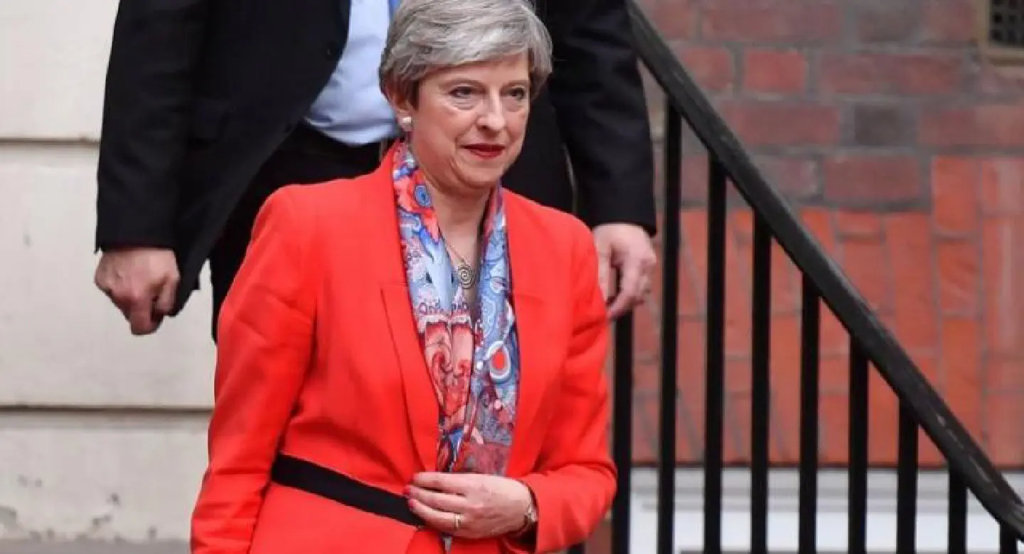 British PM loses majority, faces pressure to resign British PM loses majority, faces pressure to resign