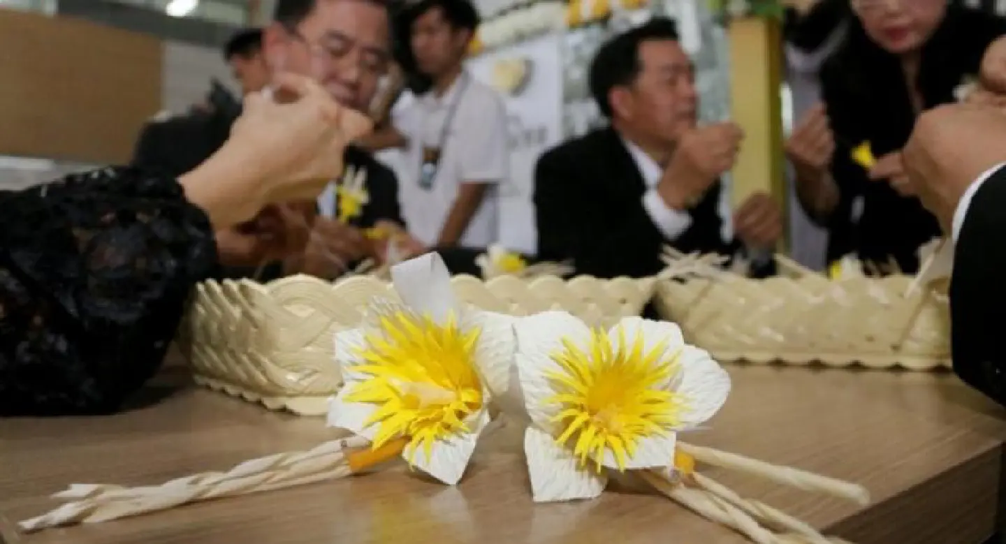 Project launched to produce 9,999 funeral flowers for late King’s cremation Project launched to produce 9,999 funeral flowers for late King’s cremation