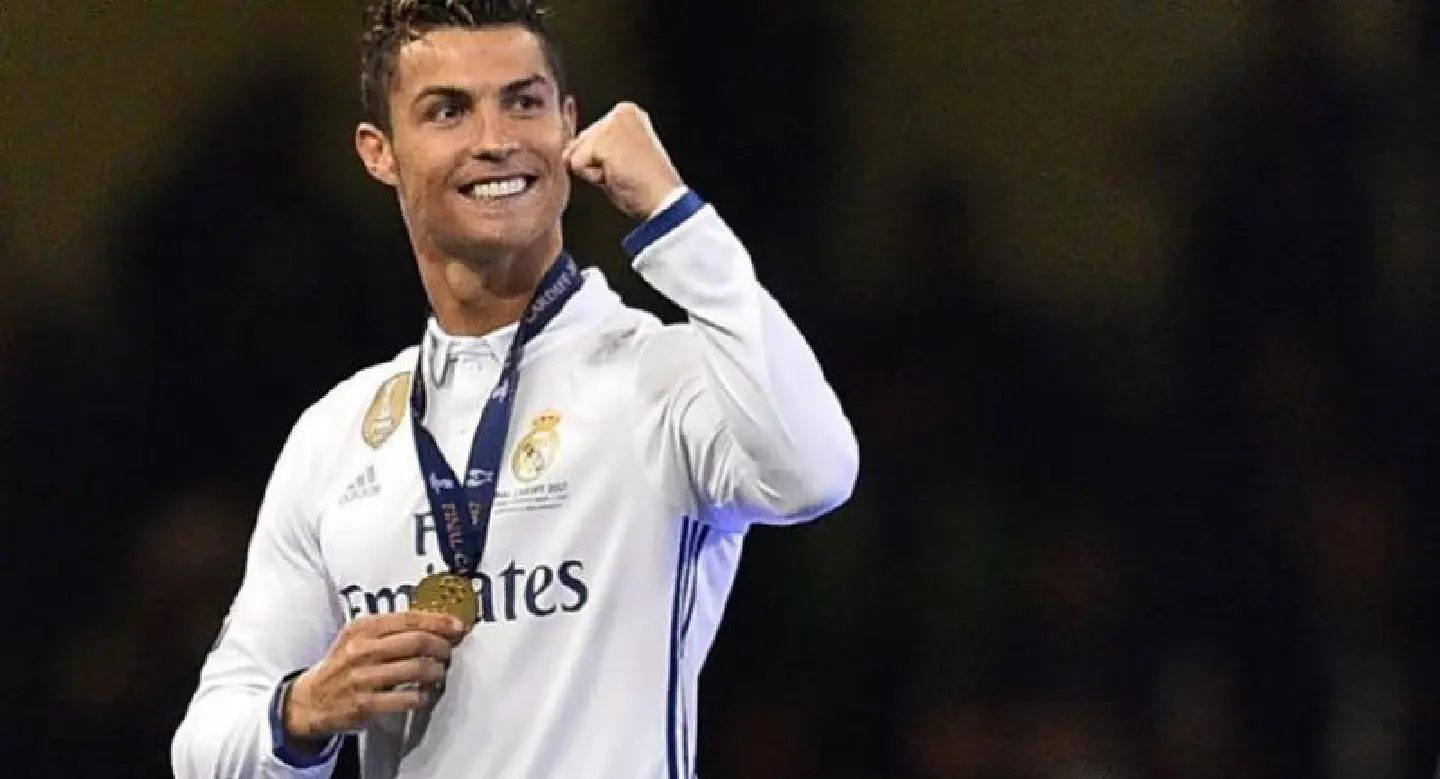 Cristiano Ronaldo 'father to twins with surrogate mum'