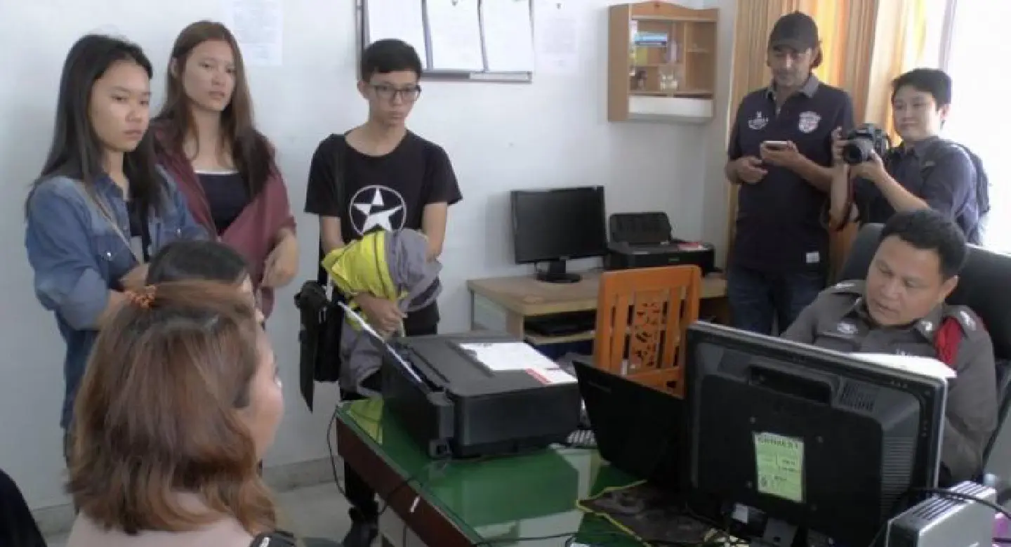 Chiang Mai women seek police help over ‘cheap iPhone scam’ Chiang Mai women seek police help over ‘cheap iPhone scam’