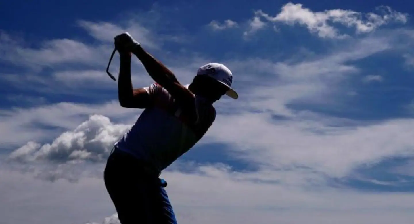 Fowler surges clear as blimp crash rocks US Open Fowler surges clear as blimp crash rocks US Open