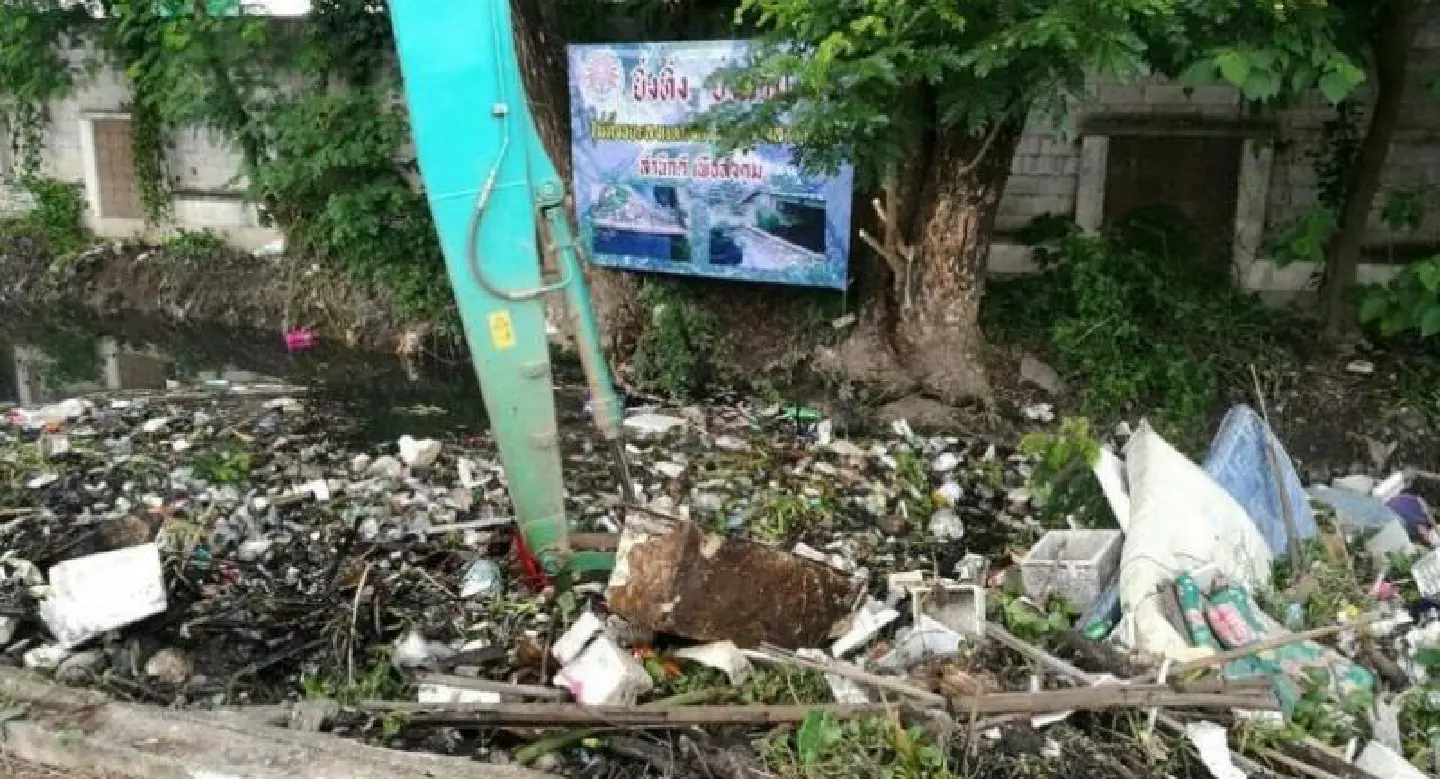 Fridges dumped in canals, Chiang Mai swamped