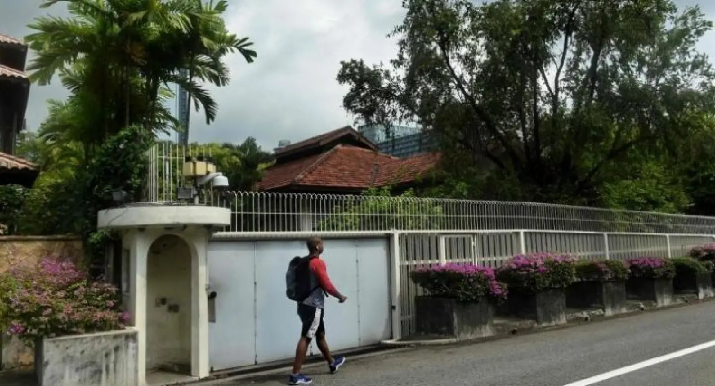 Singapore 'first family' feud heats up Singapore 'first family' feud heats up