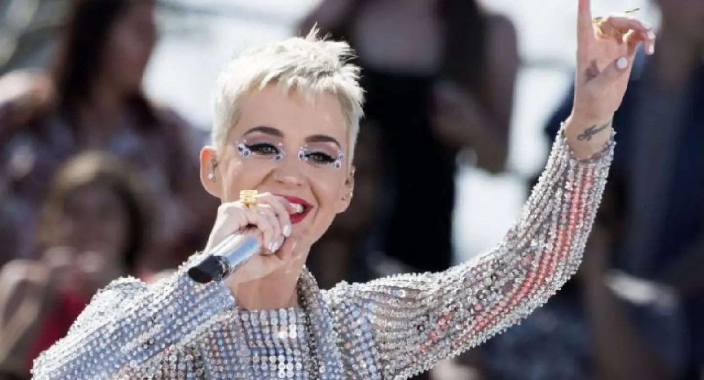 Katy Perry makes Twitter history with 100 million followers Katy Perry makes Twitter history with 100 million followers