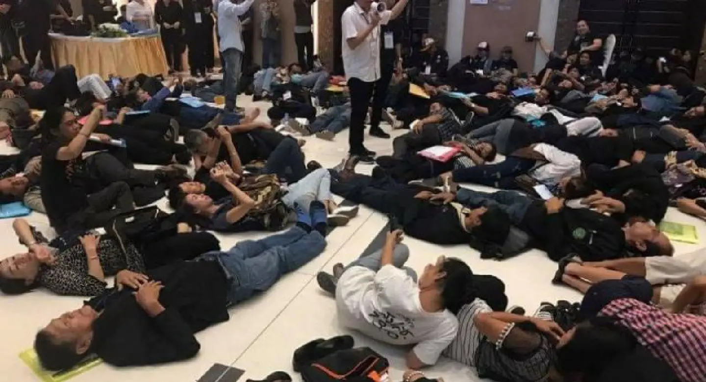 Health bill opponents continue to put up resistance in Bangkok Health bill opponents continue to put up resistance in Bangkok