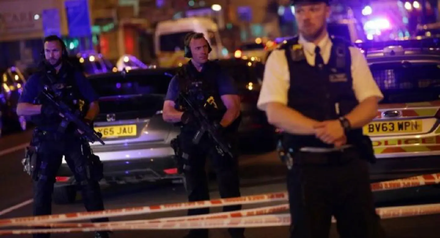 Vehicle rams worshippers near London mosque: Muslim leaders Vehicle rams worshippers near London mosque: Muslim leaders