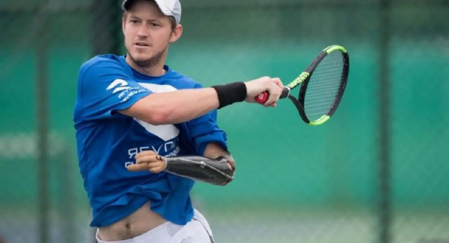 Dream achieved for one-armed tennis player Hunt