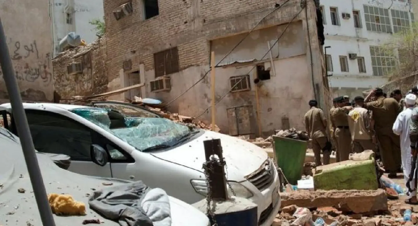 Suicide bomber targeting Mecca hurts six: Saudi police Suicide bomber targeting Mecca hurts six: Saudi police