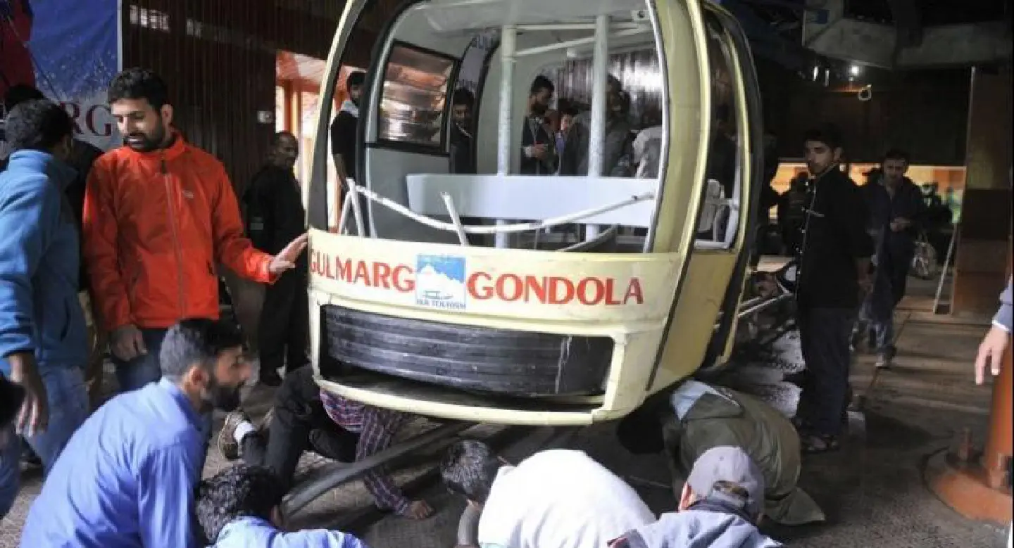 Five killed in gondola accident in Indian Kashmir Five killed in gondola accident in Indian Kashmir