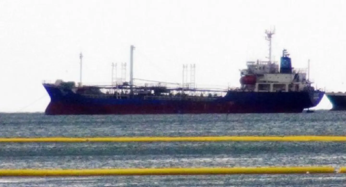 Thai oil tanker arrives in Songkhla after being robbed of diesel in Malaysian waters Thai oil tanker arrives in Songkhla after being robbed of diesel in Malaysian waters