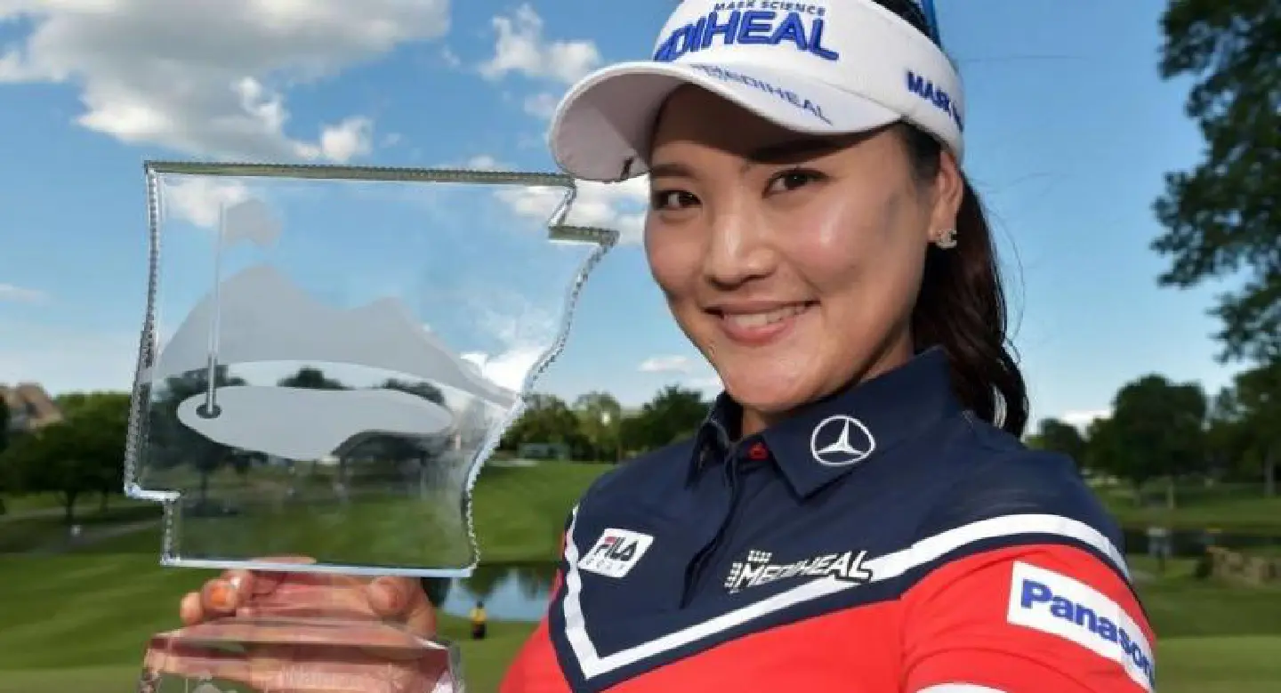 South Korea's Ryu moves to No. 1 with Arkansas win South Korea's Ryu moves to No. 1 with Arkansas win