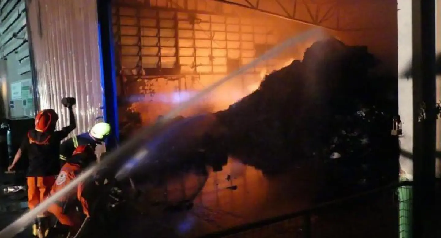 Fire guts Pathum Thani industrial-waste storage facility Fire guts Pathum Thani industrial-waste storage facility