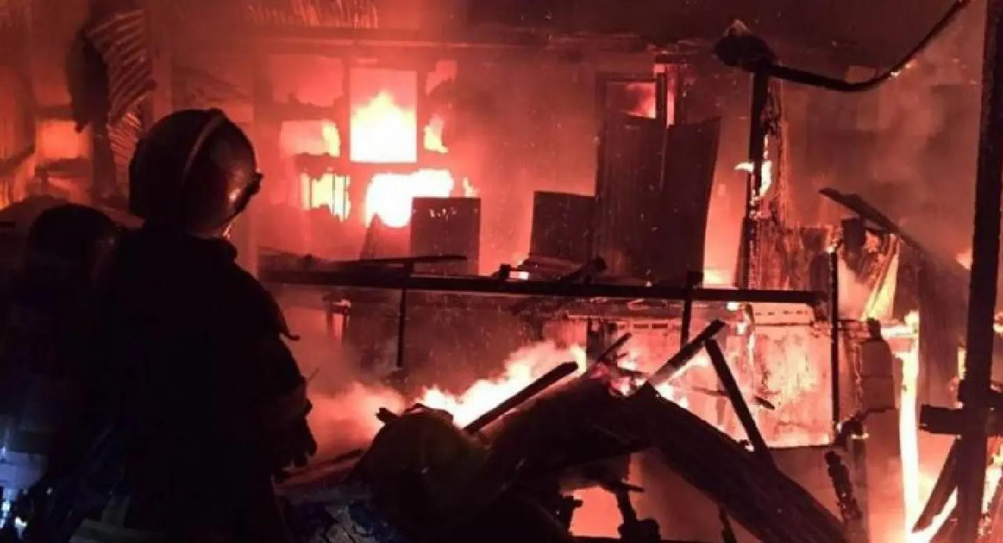 Elderly woman badly burned in Klong Toey fire Elderly woman badly burned in Klong Toey fire