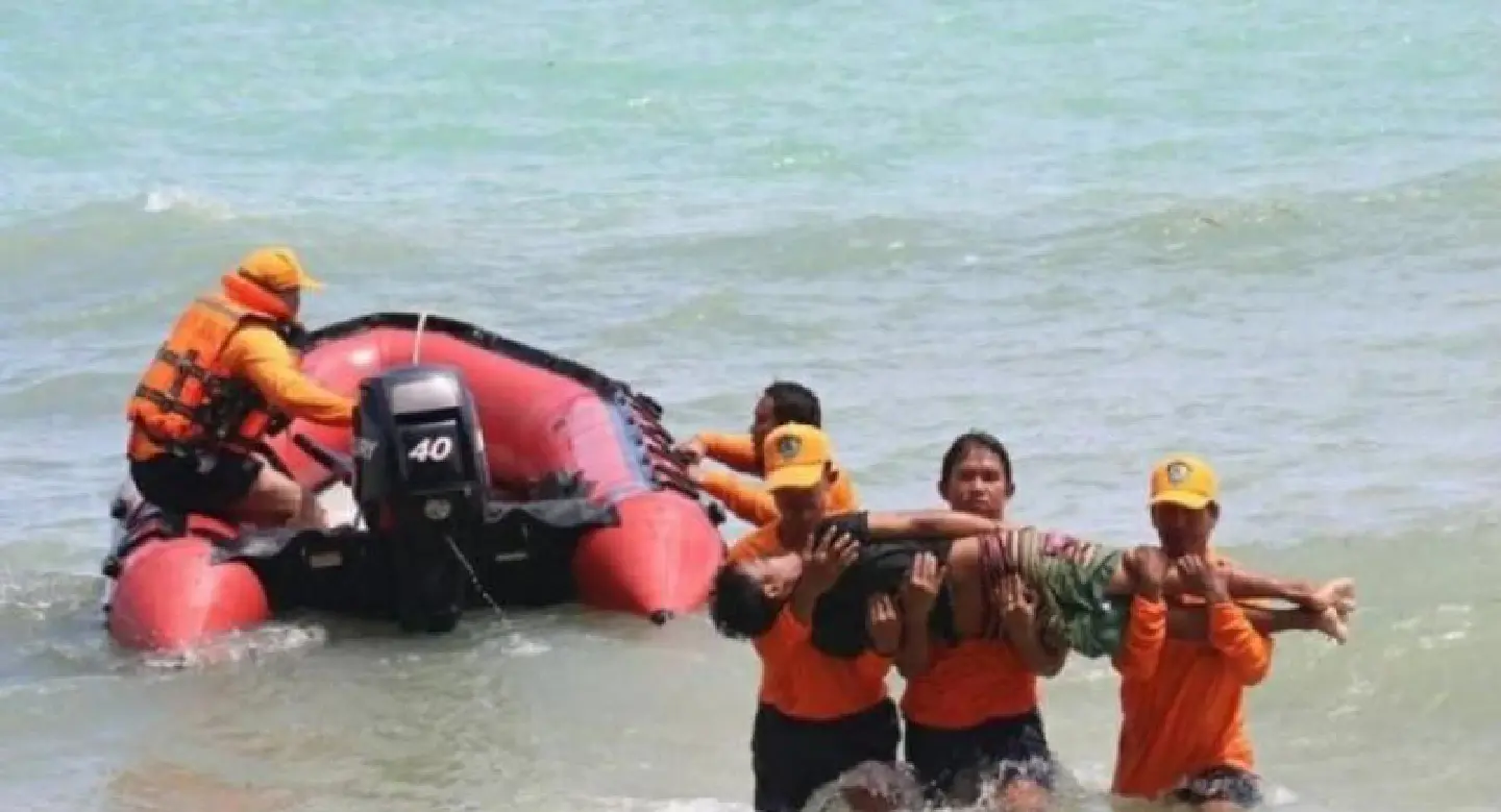 Deputy PM kicks off tourist safety drill in Phuket Deputy PM kicks off tourist safety drill in Phuket