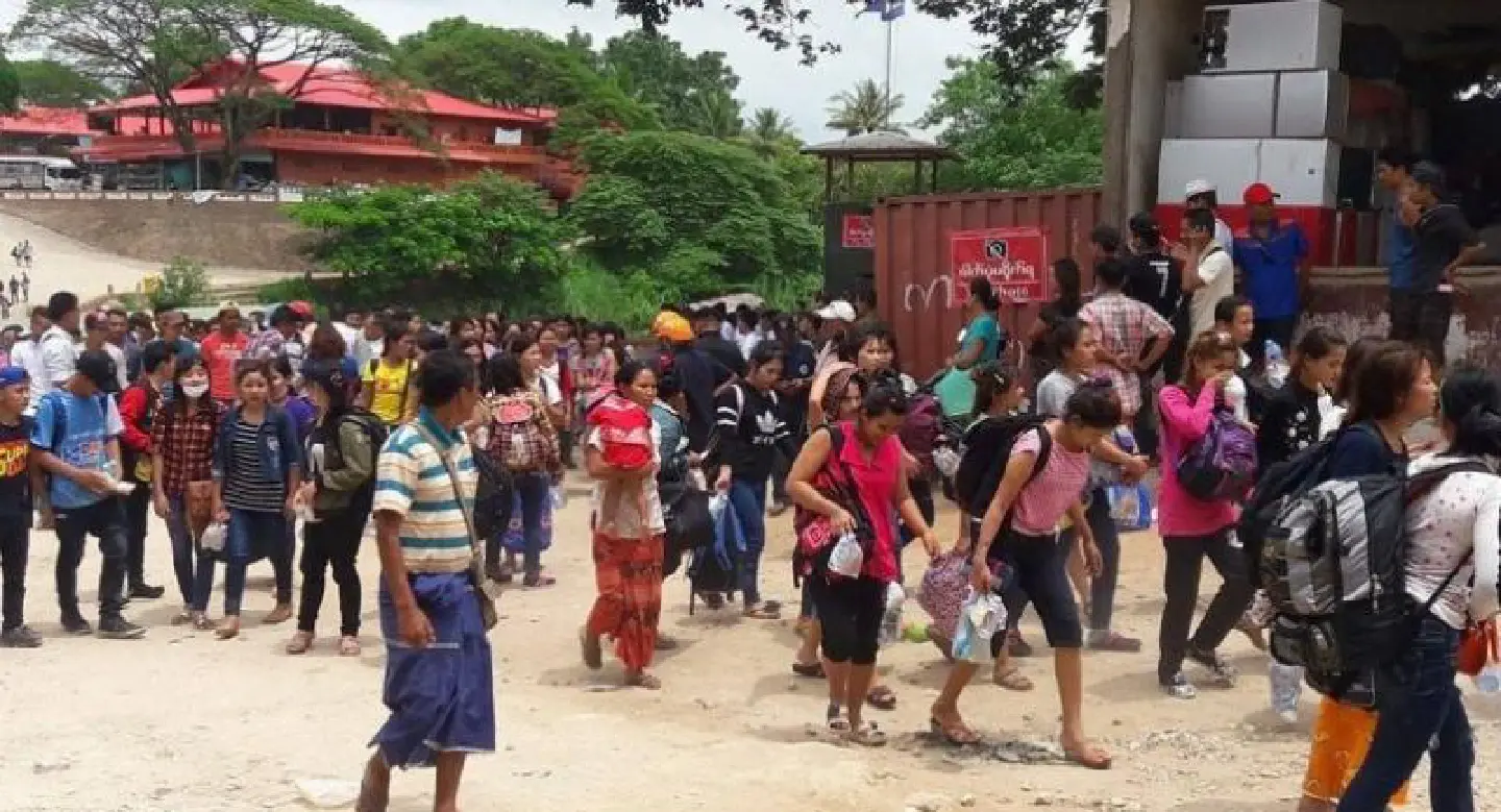 Myanmar workers leave Thailand in despair Myanmar workers leave Thailand in despair