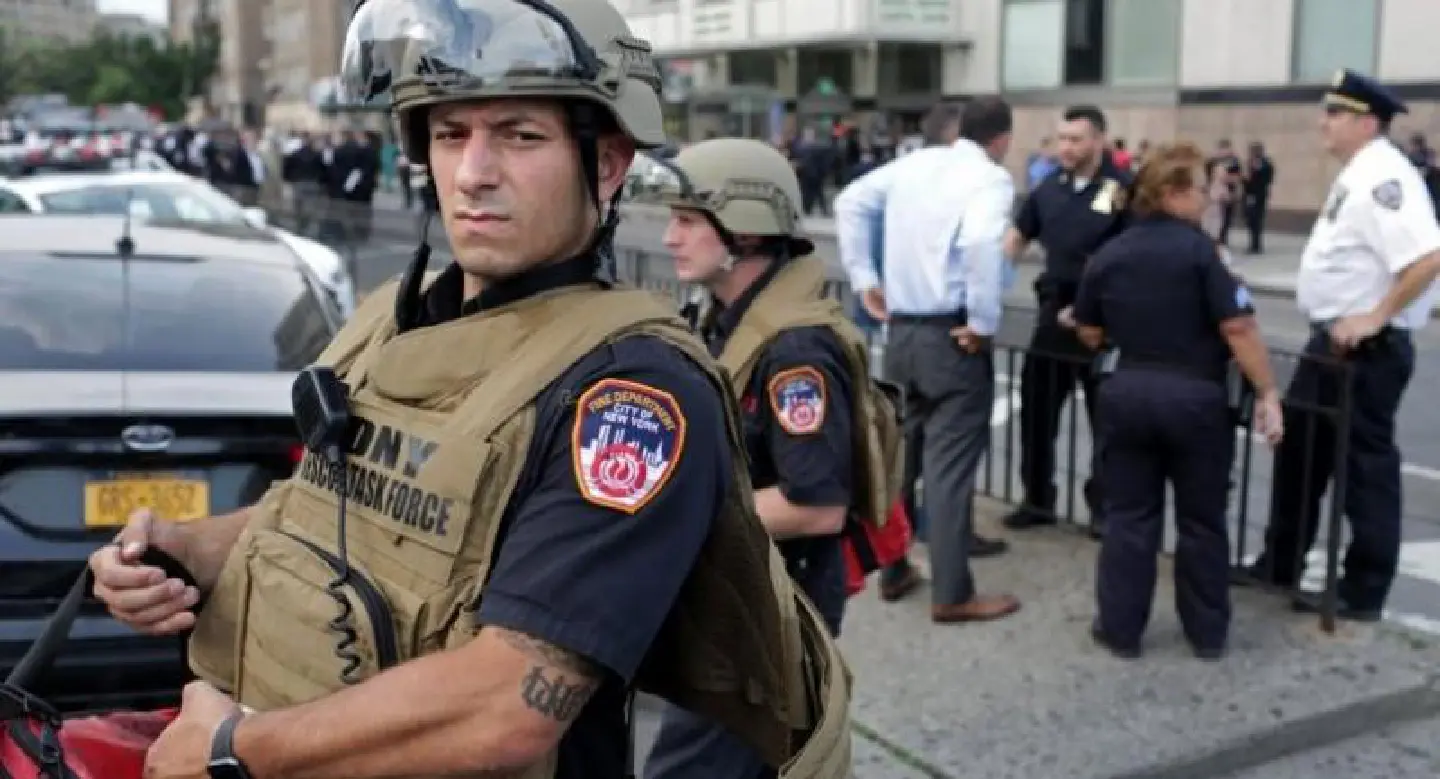 Gunman opens fire on New York hospital, killing doctor Gunman opens fire on New York hospital, killing doctor
