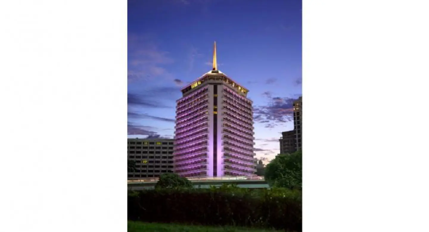 Fond farewells from the Dusit Thani Fond farewells from the Dusit Thani