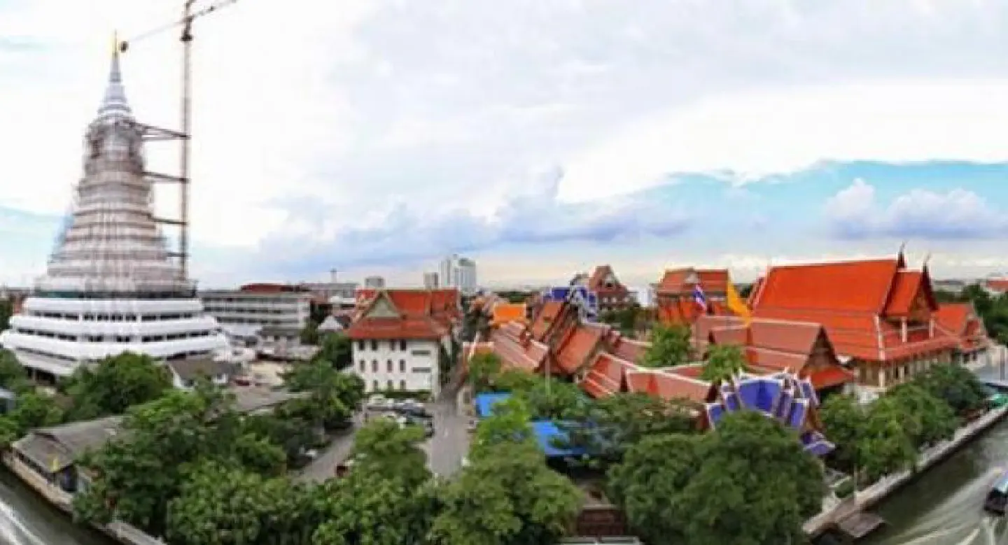 Police visit Wat Paknam Bhasicharoen in corruption probe