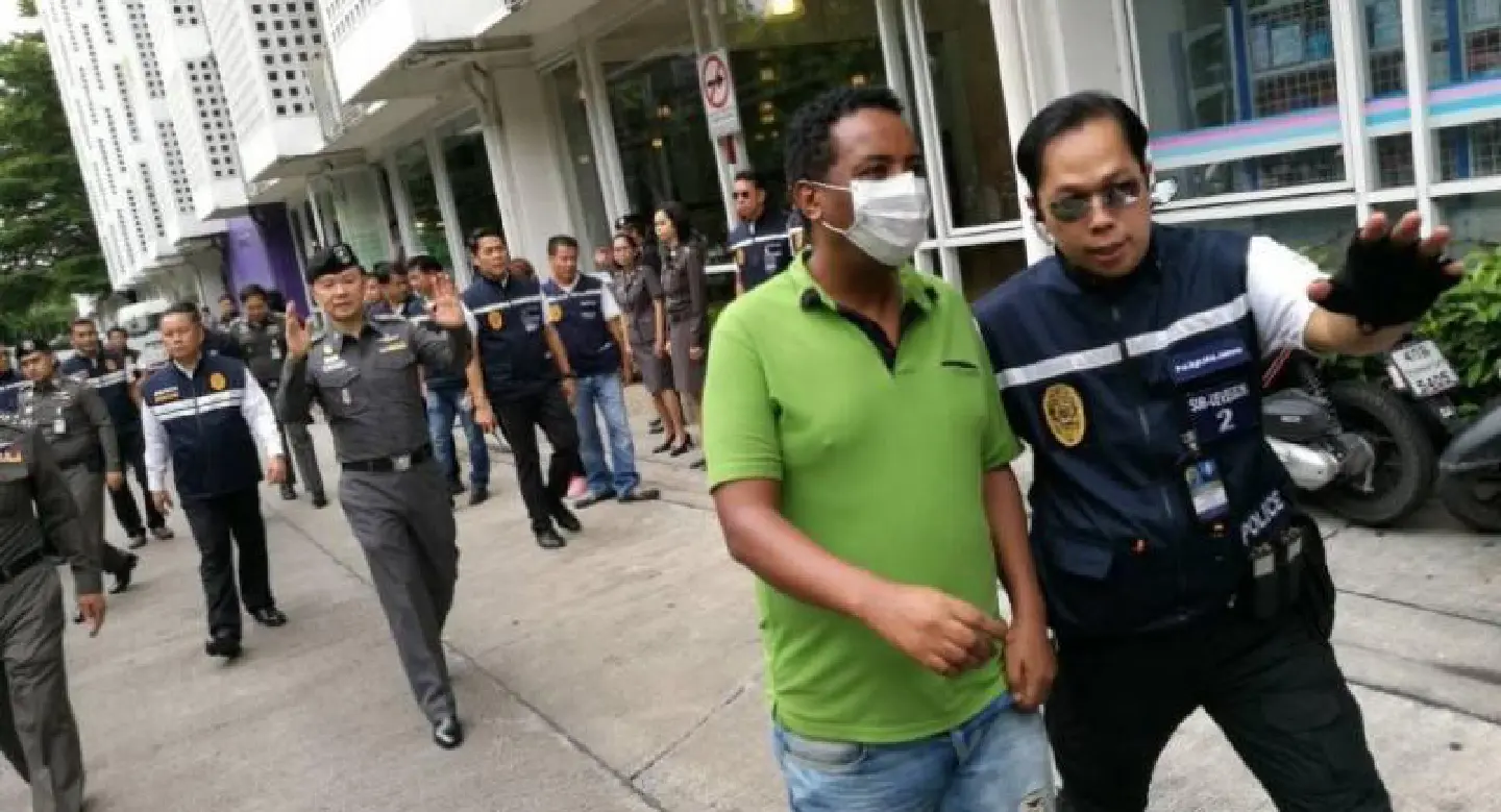 Bangkok cops swoop on drug-peddling ring Bangkok cops swoop on drug-peddling ring