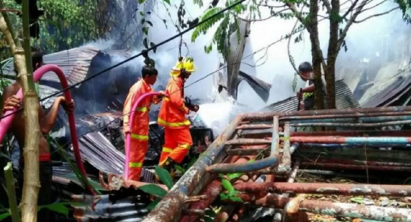 Five houses burned down in two Phuket fires Five houses burned down in two Phuket fires