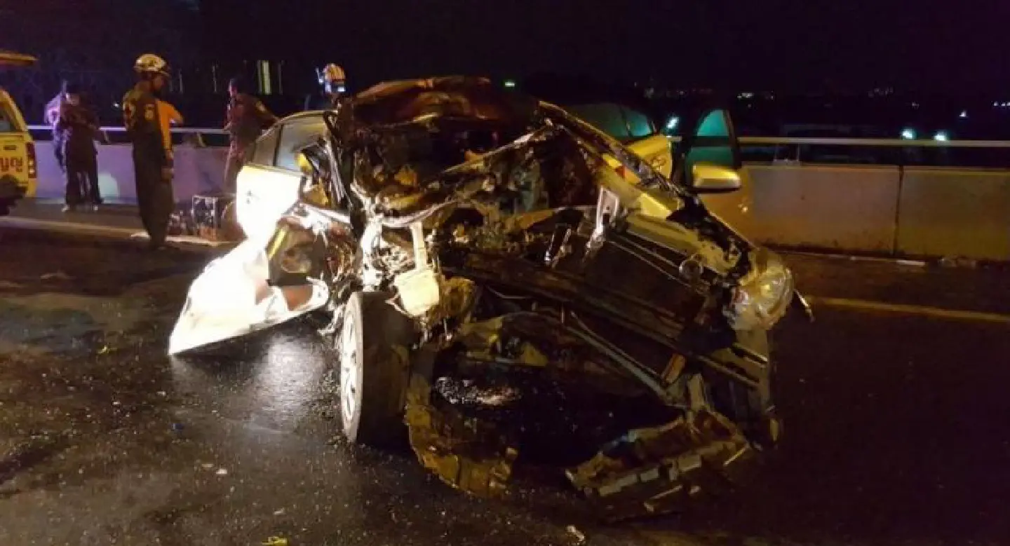 Nurse killed in car crash in Nonthaburi Nurse killed in car crash in Nonthaburi