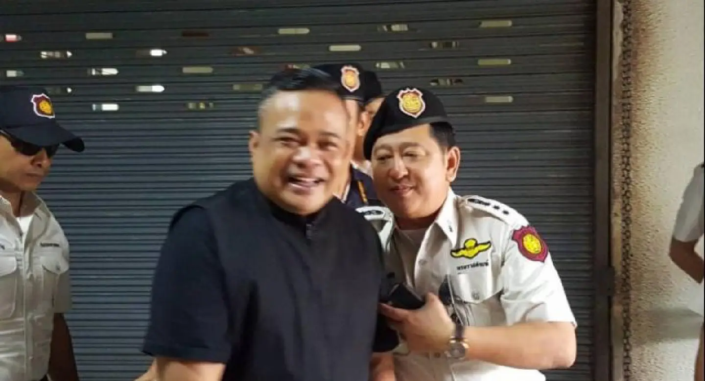 Jatuporn gets one year jail for defaming Abhisit Jatuporn gets one year jail for defaming Abhisit