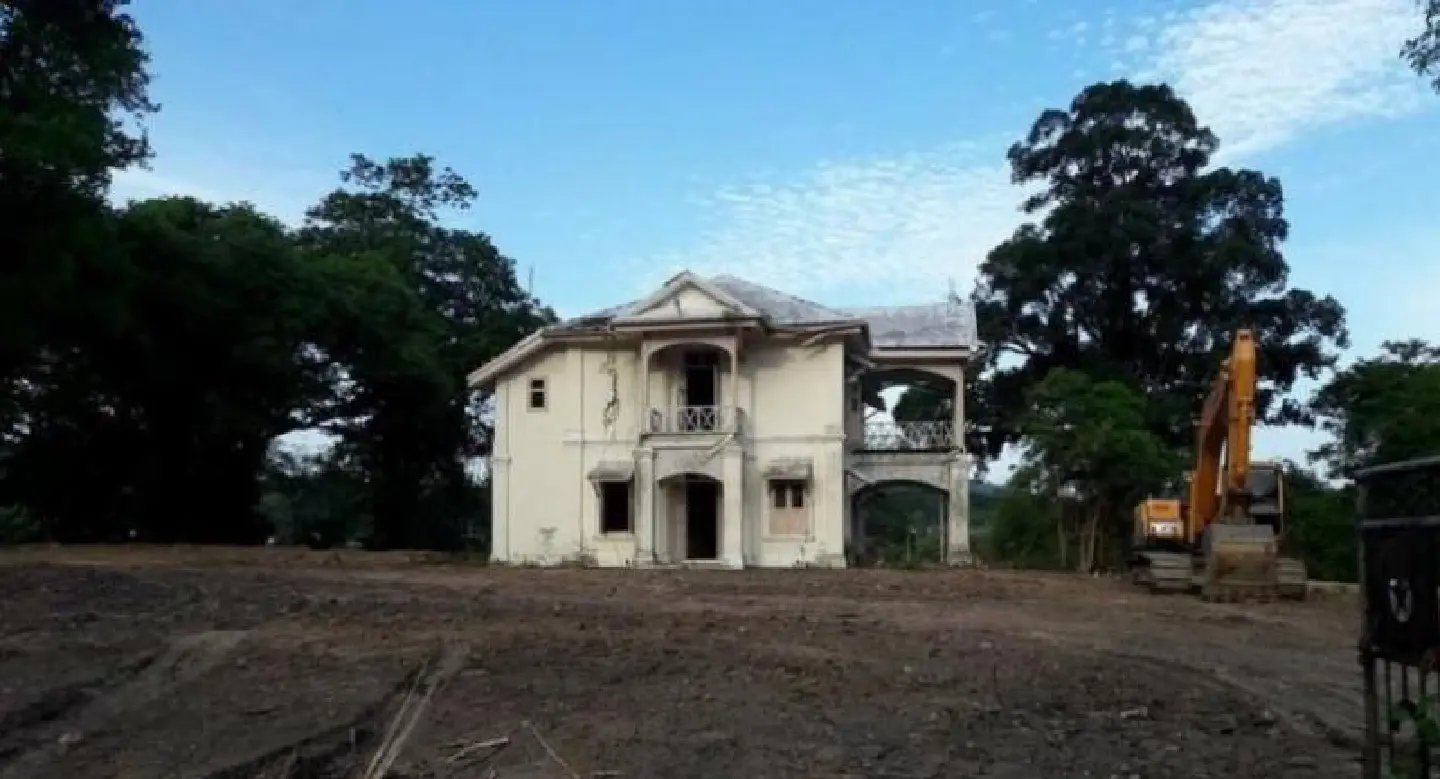 Phuket residents express concerns about destruction of historic building Phuket residents express concerns about destruction of historic building