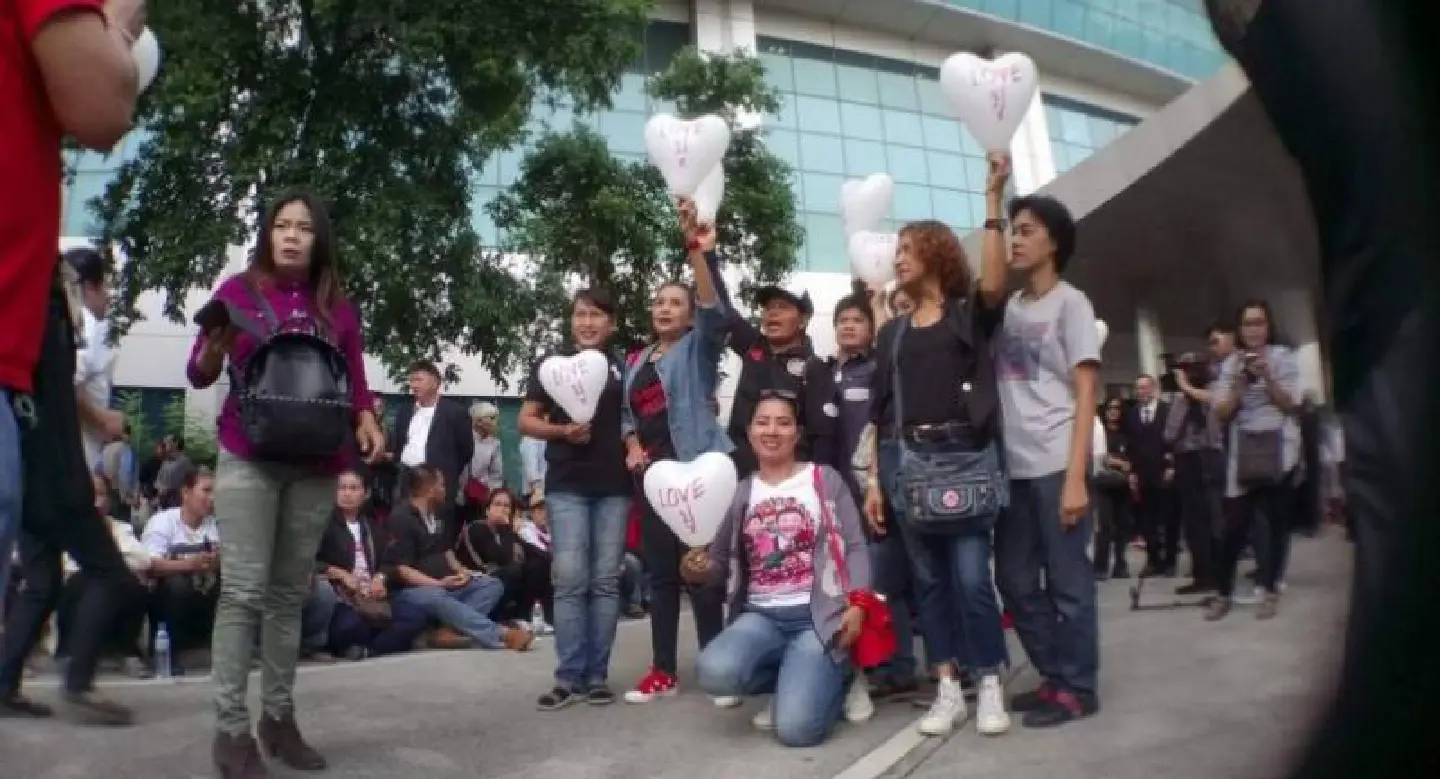 Yingluck supporters turn out in large numbers Yingluck supporters turn out in large numbers