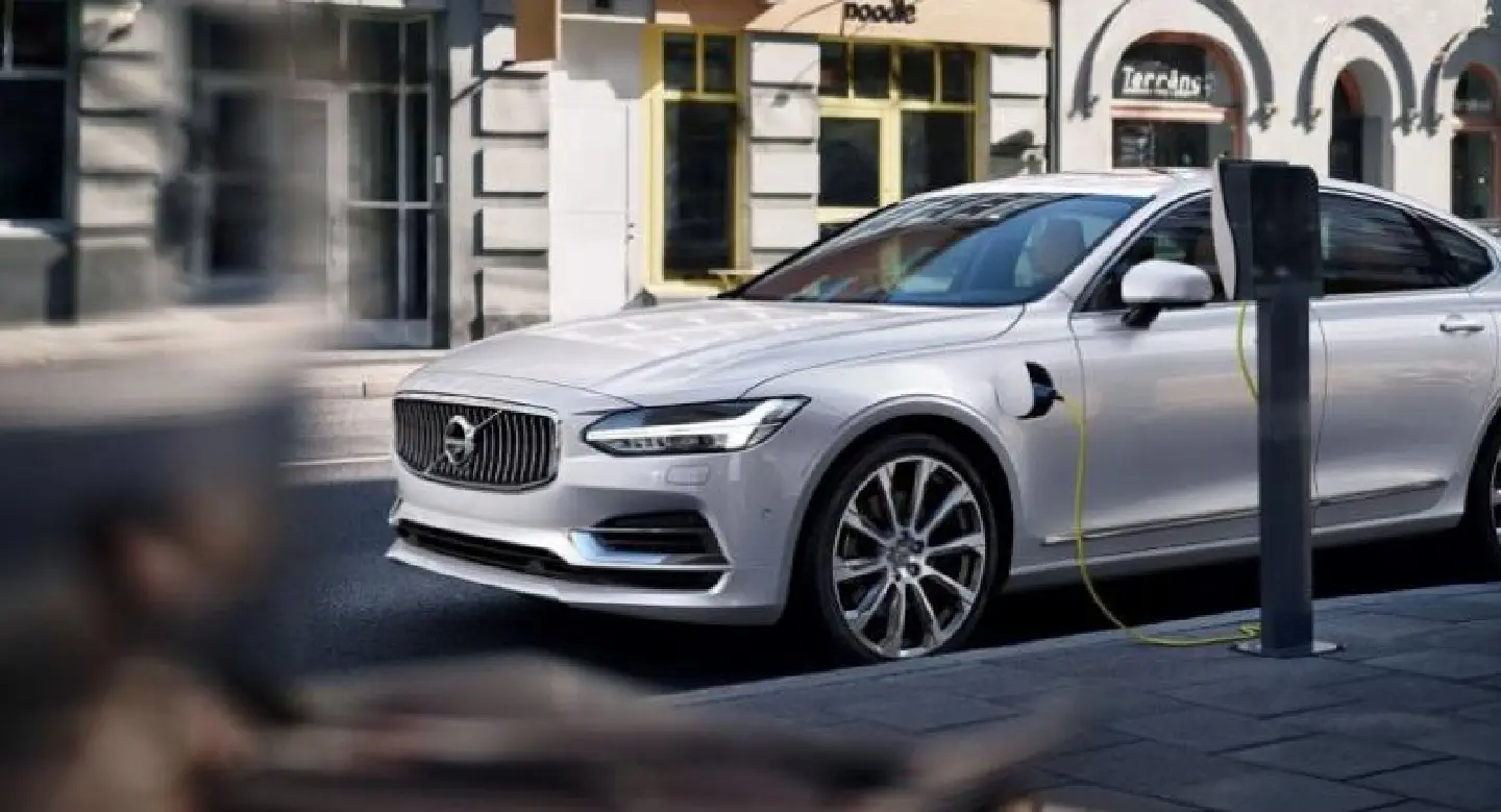 Volvo to push plug-in hybrids Volvo to push plug-in hybrids