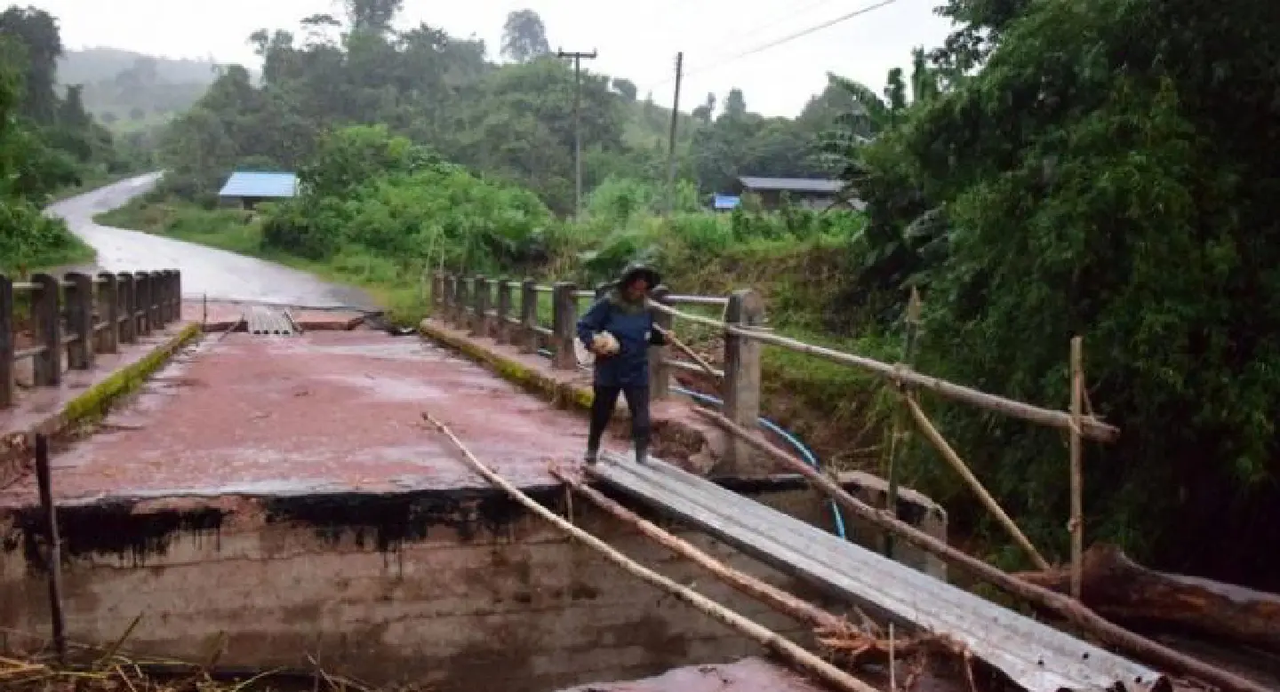 Bridges, water pipes, farmlands damaged by Nan floods Bridges, water pipes, farmlands damaged by Nan floods