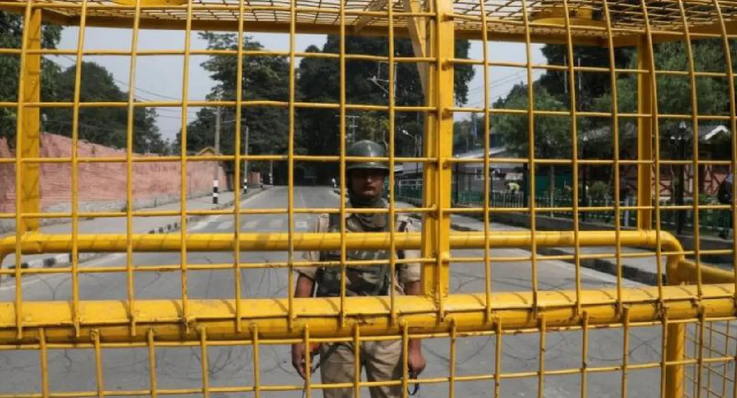 Indian troops open fire on Kashmir protesters, killing one Indian troops open fire on Kashmir protesters, killing one