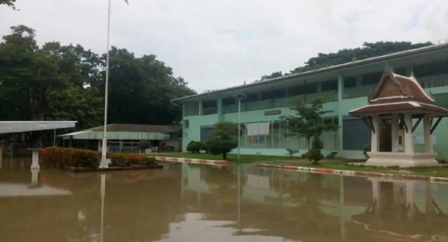 Schools suspend classes in Phichit district due to flooding Schools suspend classes in Phichit district due to flooding