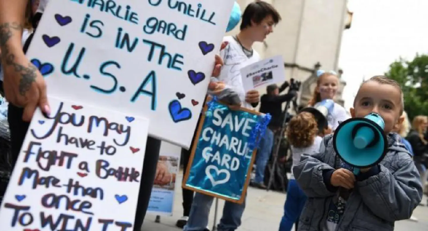Parents of terminally-ill UK baby end fight for US treatment