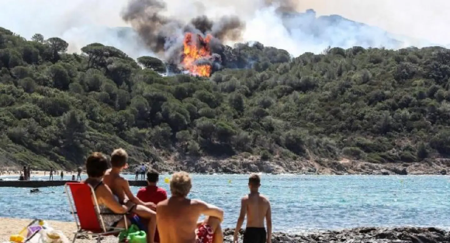Hundreds battle wild fires across southern France Hundreds battle wild fires across southern France