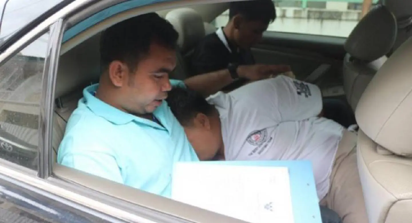 Man under 18 warrants arrested in Pathum Thani Man under 18 warrants arrested in Pathum Thani