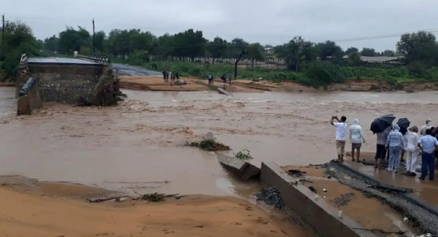 17 members of same Indian family found dead in floods: police 17 members of same Indian family found dead in floods: police