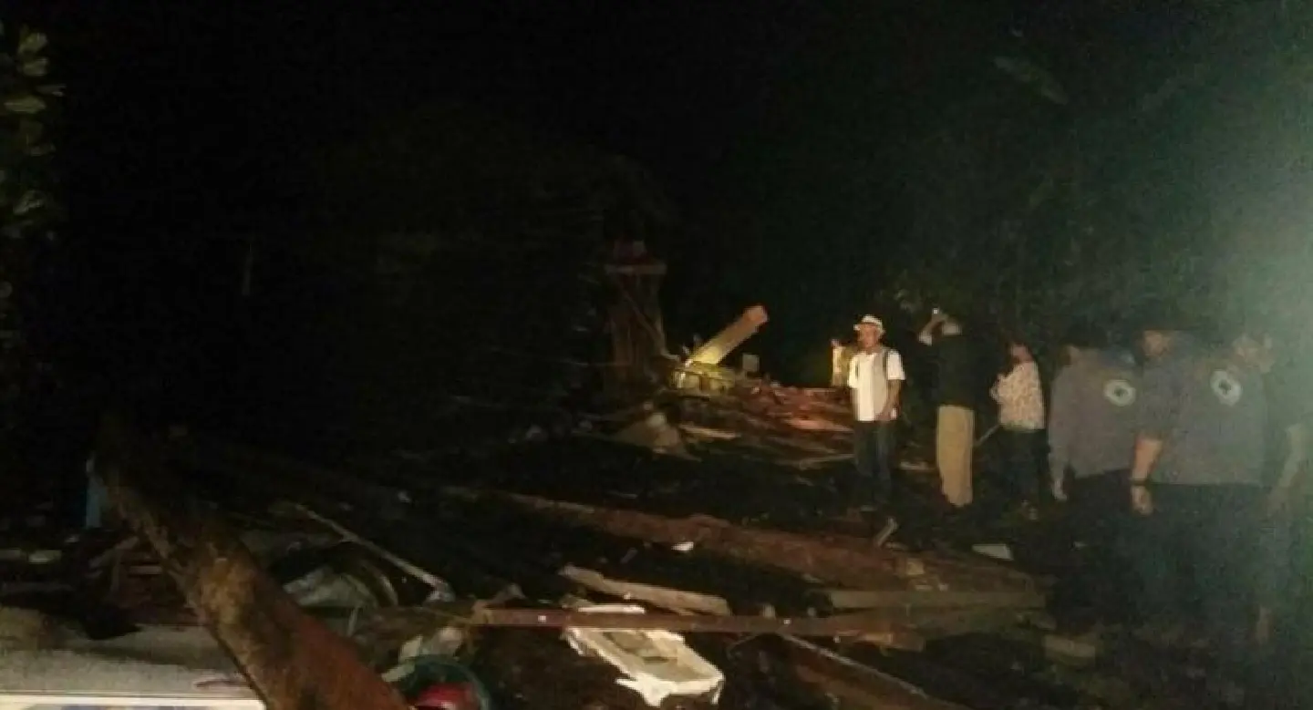 Chiang Mai landslide wrecks house, buries road Chiang Mai landslide wrecks house, buries road