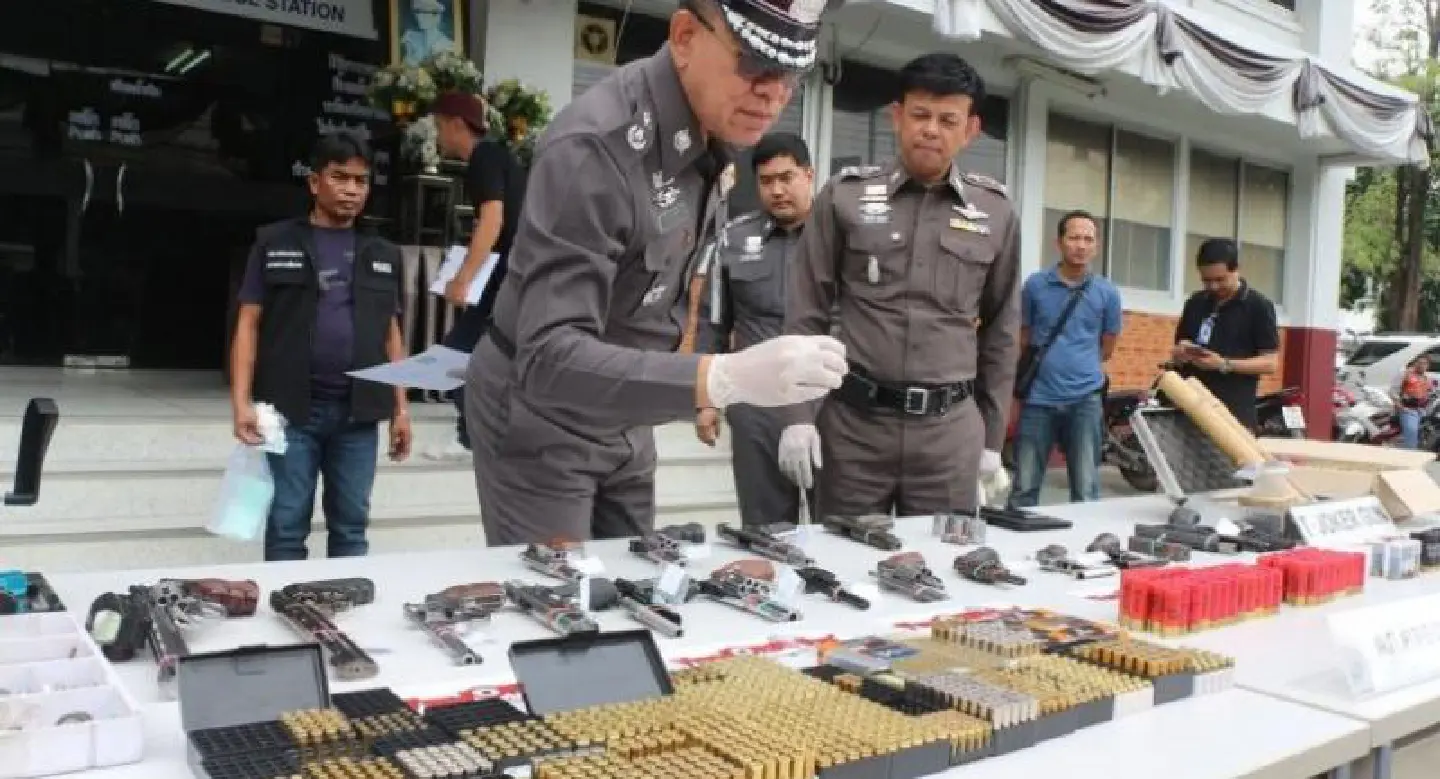 Man arrested for allegedly selling guns on Internet Man arrested for allegedly selling guns on Internet