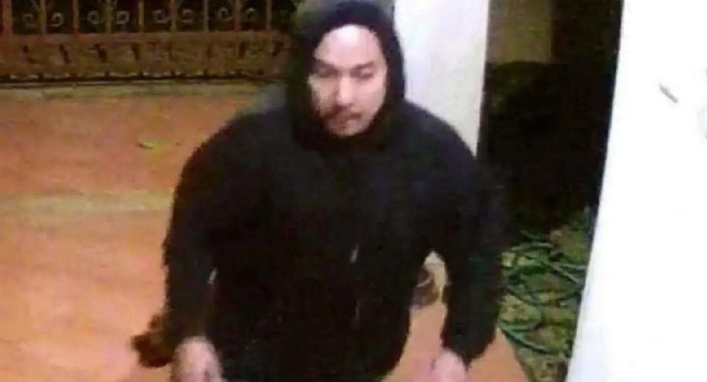 Stranger Danger: Police vow to catch creepy peeper Stranger Danger: Police vow to catch creepy peeper