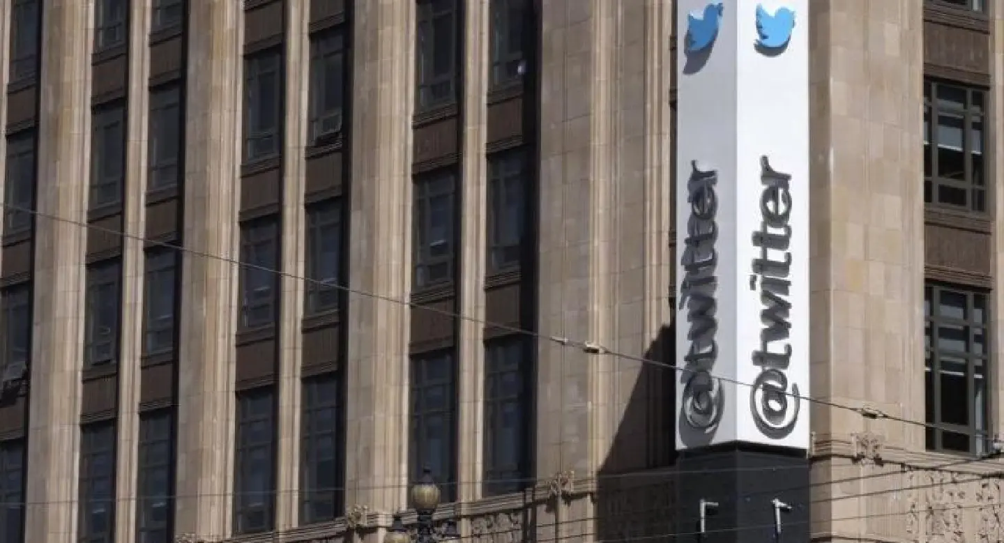 Twitter user growth stalls, revenue dips Twitter user growth stalls, revenue dips