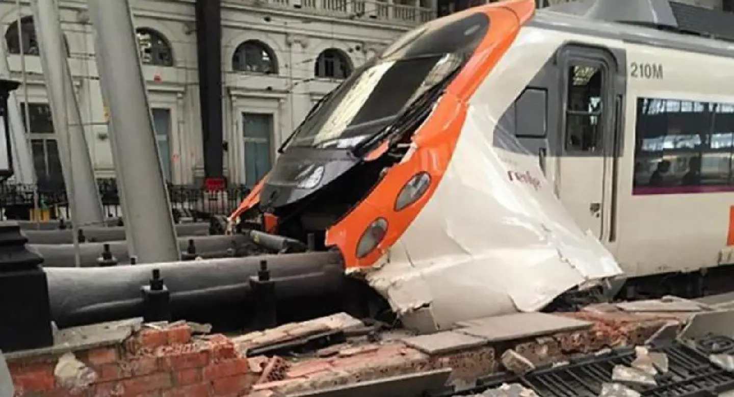 54 people injured in Barcelona train crash 54 people injured in Barcelona train crash