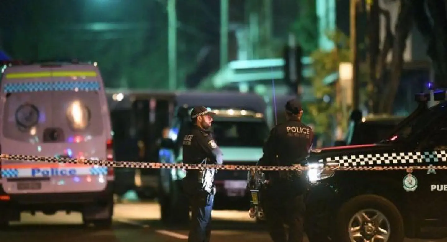 Australia 'disrupts terror plot' to bring down airplane Australia 'disrupts terror plot' to bring down airplane