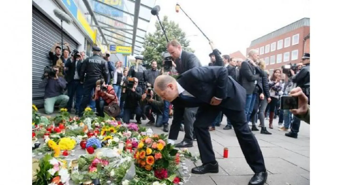 Hamburg supermarket attacker was 'known Islamist' Hamburg supermarket attacker was 'known Islamist'