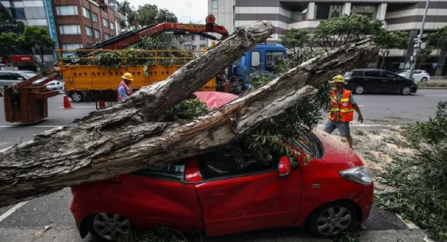 Taiwan braces for second storm after Nesat injured 103 Taiwan braces for second storm after Nesat injured 103