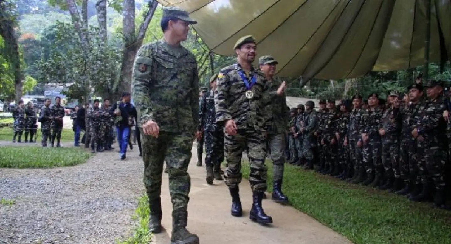 Senator Pacquiao visits Marawi, boosts morale of soldiers