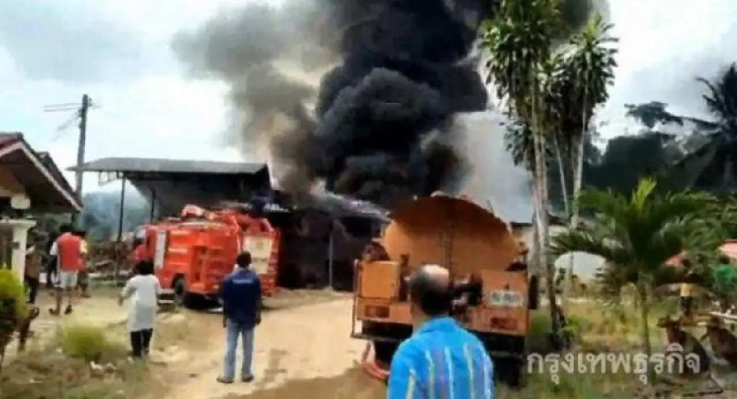 Rubber plant in Trang goes up in flames Rubber plant in Trang goes up in flames