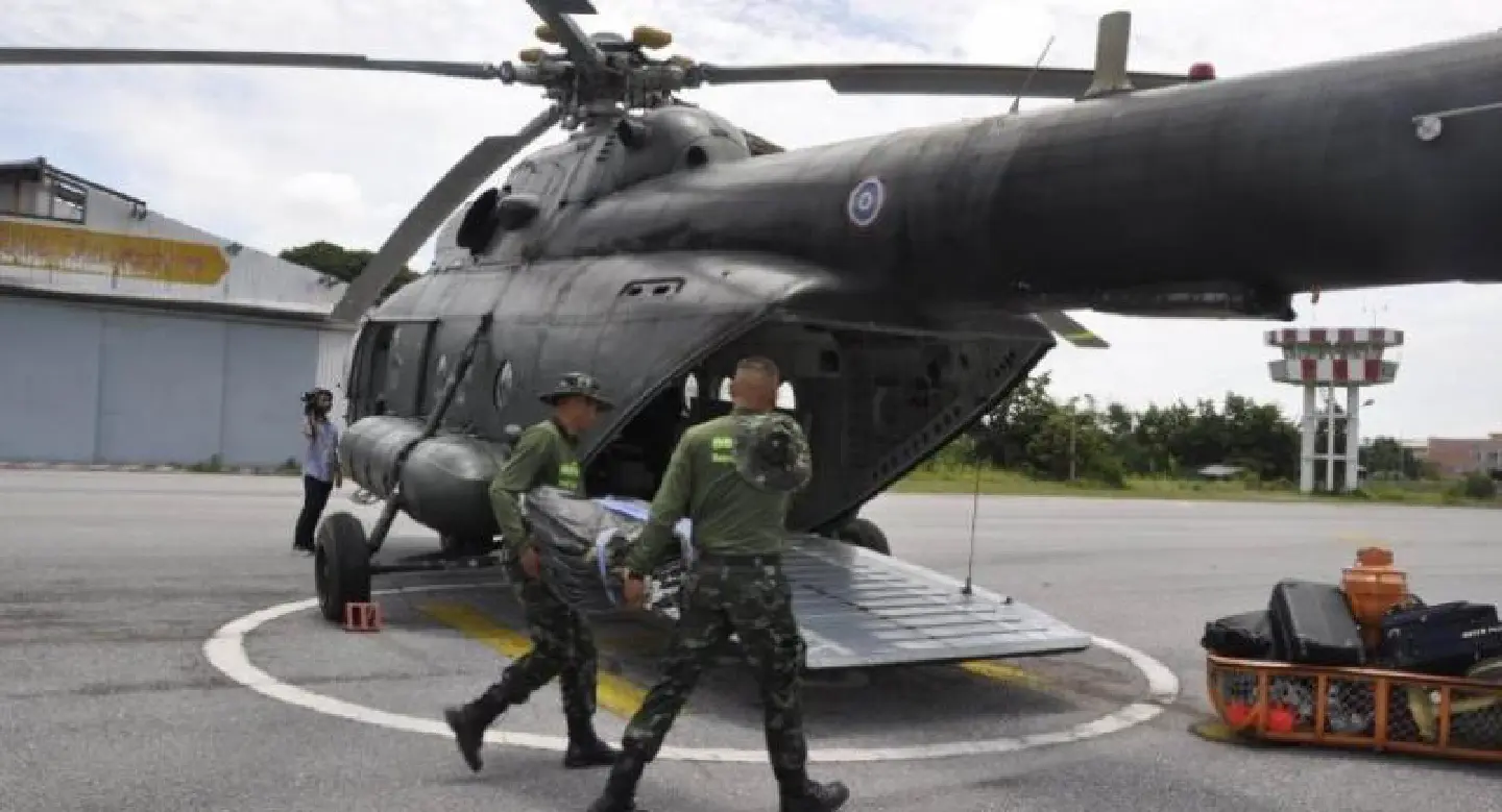 Army helicopters fly in to help flood relief efforts Army helicopters fly in to help flood relief efforts