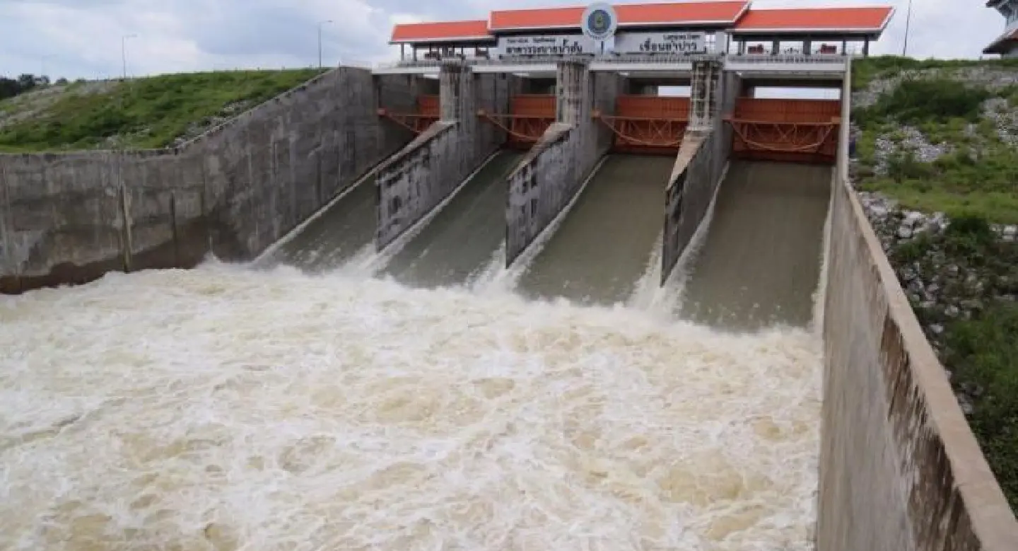 Water released from Kalasin dam inundates farms Water released from Kalasin dam inundates farms