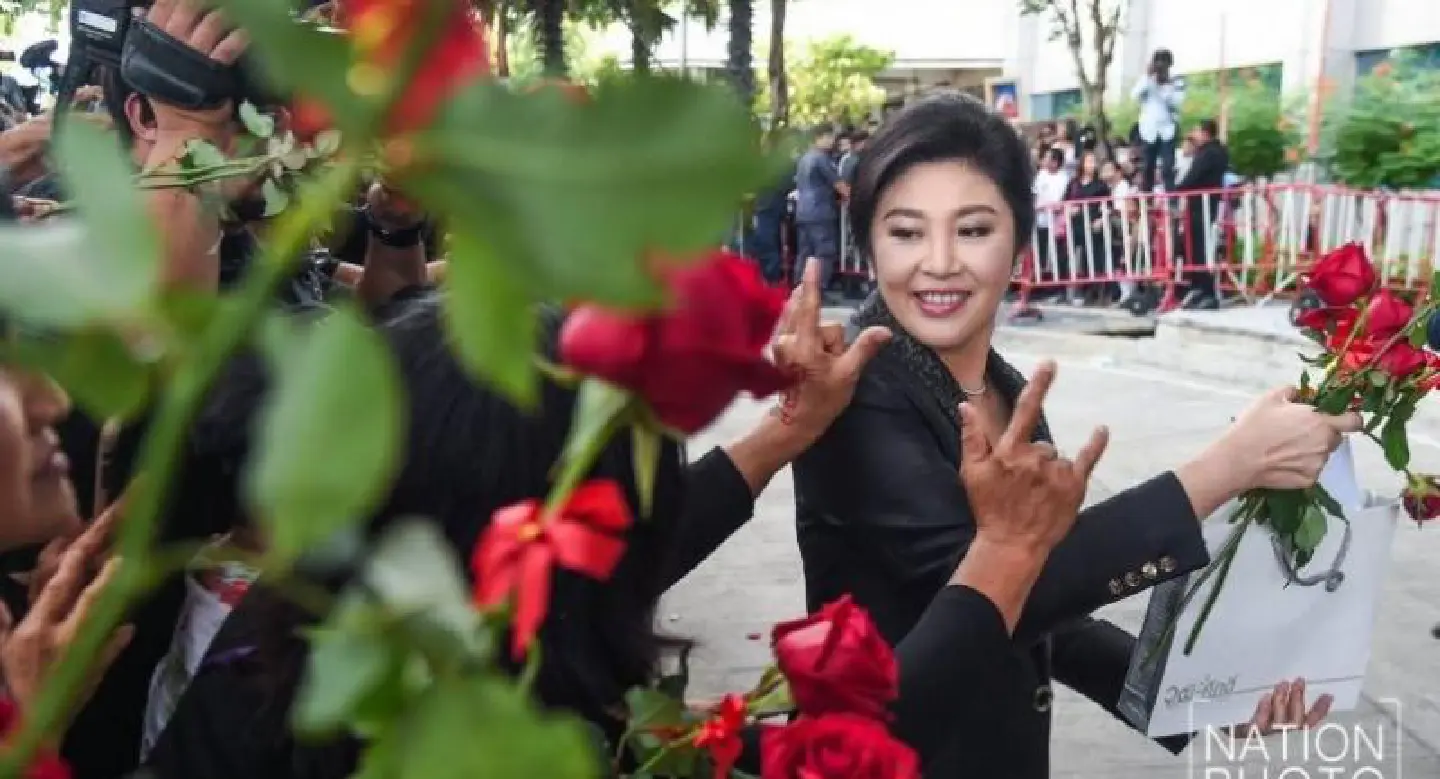 Black-clad Yingluck cuts a relaxed figure at Supreme Court Black-clad Yingluck cuts a relaxed figure at Supreme Court
